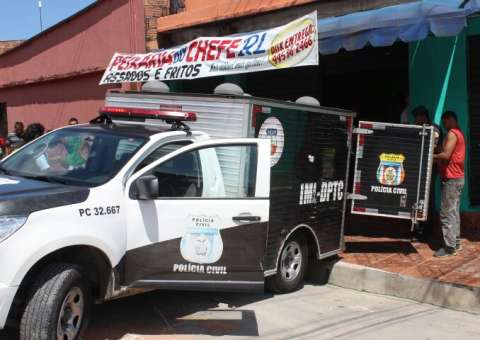 Empresário é morto com 3 tiros na cabeça dentro de peixaria em Manaus