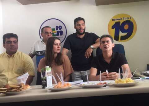 David confirma Rebecca como sua candidata ao governo