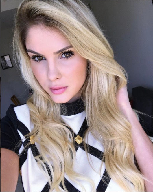 Bárbara Evans engata namoro com deputado federal