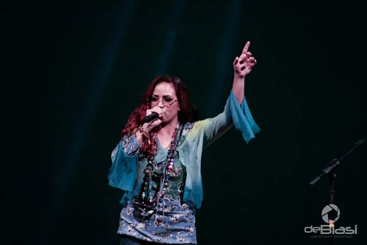 Daniela Nascimento agita sexta-feira no palco do O Chefão