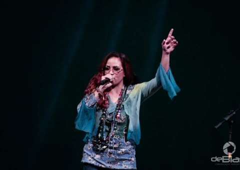 Daniela Nascimento agita sexta-feira no palco do O Chefão