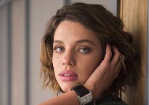 Bruna Linzmeyer posta foto da namorada e semelhança com Maria Bethânia impressiona