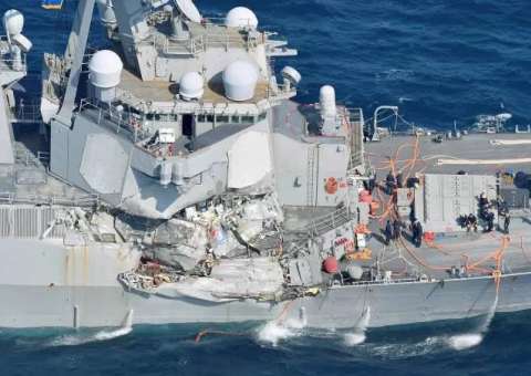 Navios colidem e deixam 7 pessoas desaparecidas no Japão  