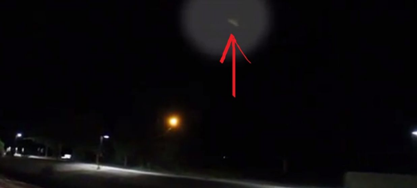 Durante passeio, adolescente grava vídeo e flagra suposto ovni