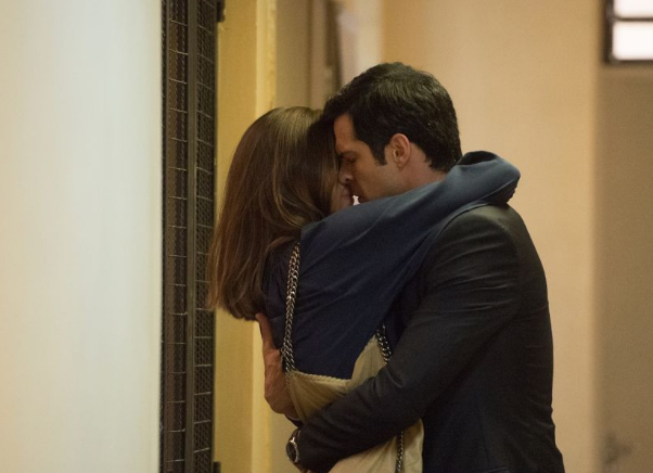 'Pega-Pega': Luiza e Eric se entregam a paixão e casal toma decisão sobre relacionamento