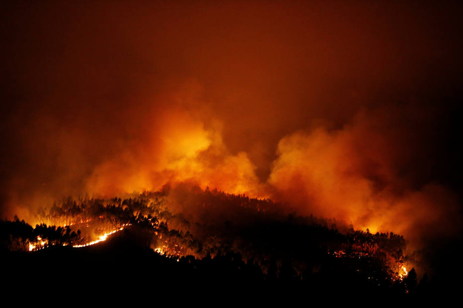 Incêndio destrói vilas e deixa mais de 55 mortos e 60 feridos em Portugal