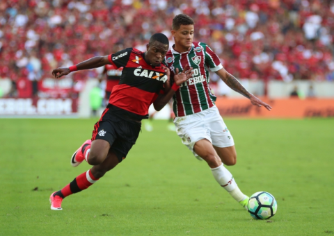 Com pênalti e gol no fim, Fluminense e Flamengo empatam no Maracanã 