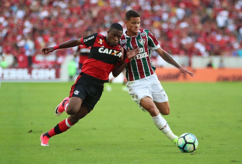 Com pênalti e gol no fim, Fluminense e Flamengo empatam no Maracanã 