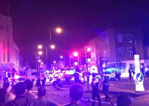 Homem é preso após atropelar vários pedestres em Londres  