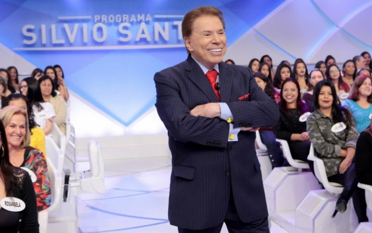 Silvio Santos anuncia nova cirurgia plástica