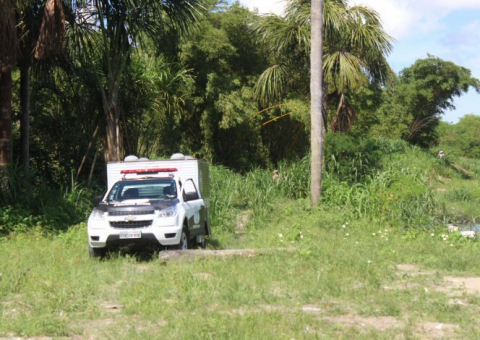 Com mãos amarradas, corpo de homem é encontrado em ramal de Manaus