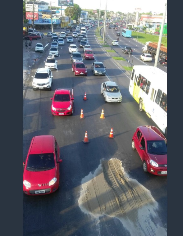 Após afundamento de pista, Faixa Azul é liberada na Av. Torquato Tapajós em Manaus  