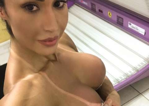 Gracyanne Barbosa tira calcinha para mostrar bronzeado e leva seguidores à loucura