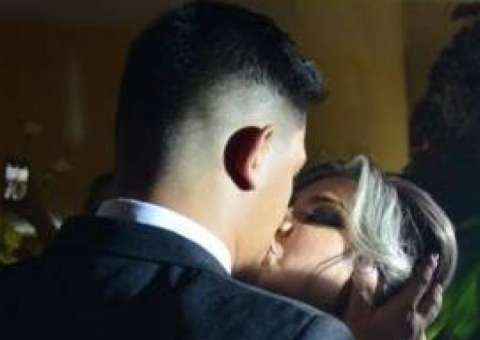 Noivos são assaltados e tem carro levado na saída da festa de casamento