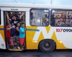 Greve de ônibus é aposta de grupos políticos no caos