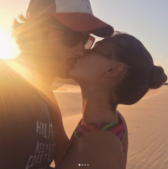 Apaixonada, Ísis Valverde se declara para namorado em foto de beijão