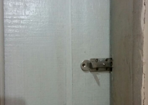 Jovem é estuprada e mantida em cárcere privado por ex e pai dele 