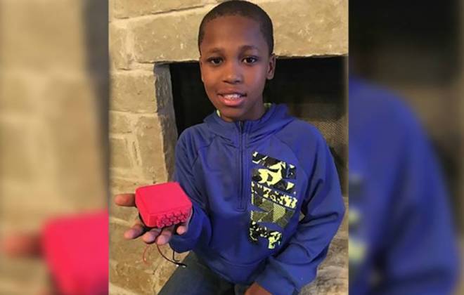 Menino de dez anos cria dispositivo para prevenir mortes de bebês