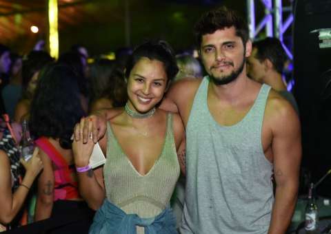 Bruno Gissoni e Yanna Lavigne voltam a morar juntos após nascimento da filha