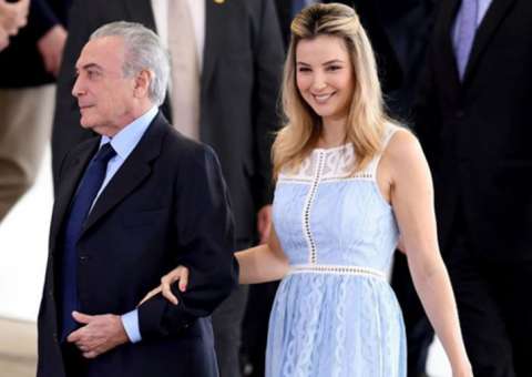 Durante visita de Temer, deputado russo é flagrado pesquisando fotos de Marcela 