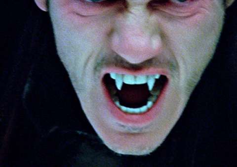 Jovem é morto por amigos em ritual satânico 