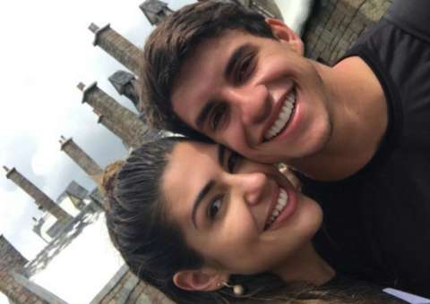 Veja fotos da viagem de ex-BBBs Vivian e Manoel em Orlando