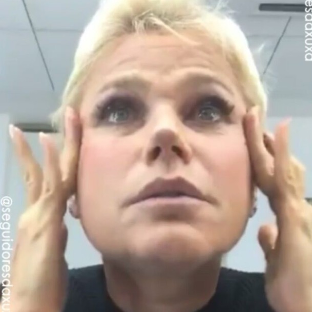  Xuxa fala sobre fazer plástica no rosto: 'tô com muita ruga'