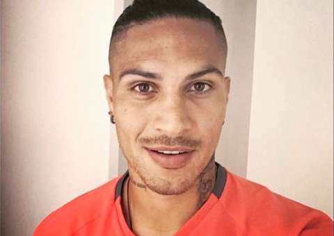 Veja quem é a brasileira que encantou Paolo Guerrero, atacante do Flamengo