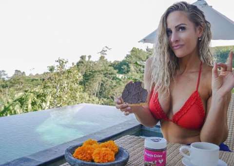 Blogueira fitness morre após explosão de sifão de chantilly