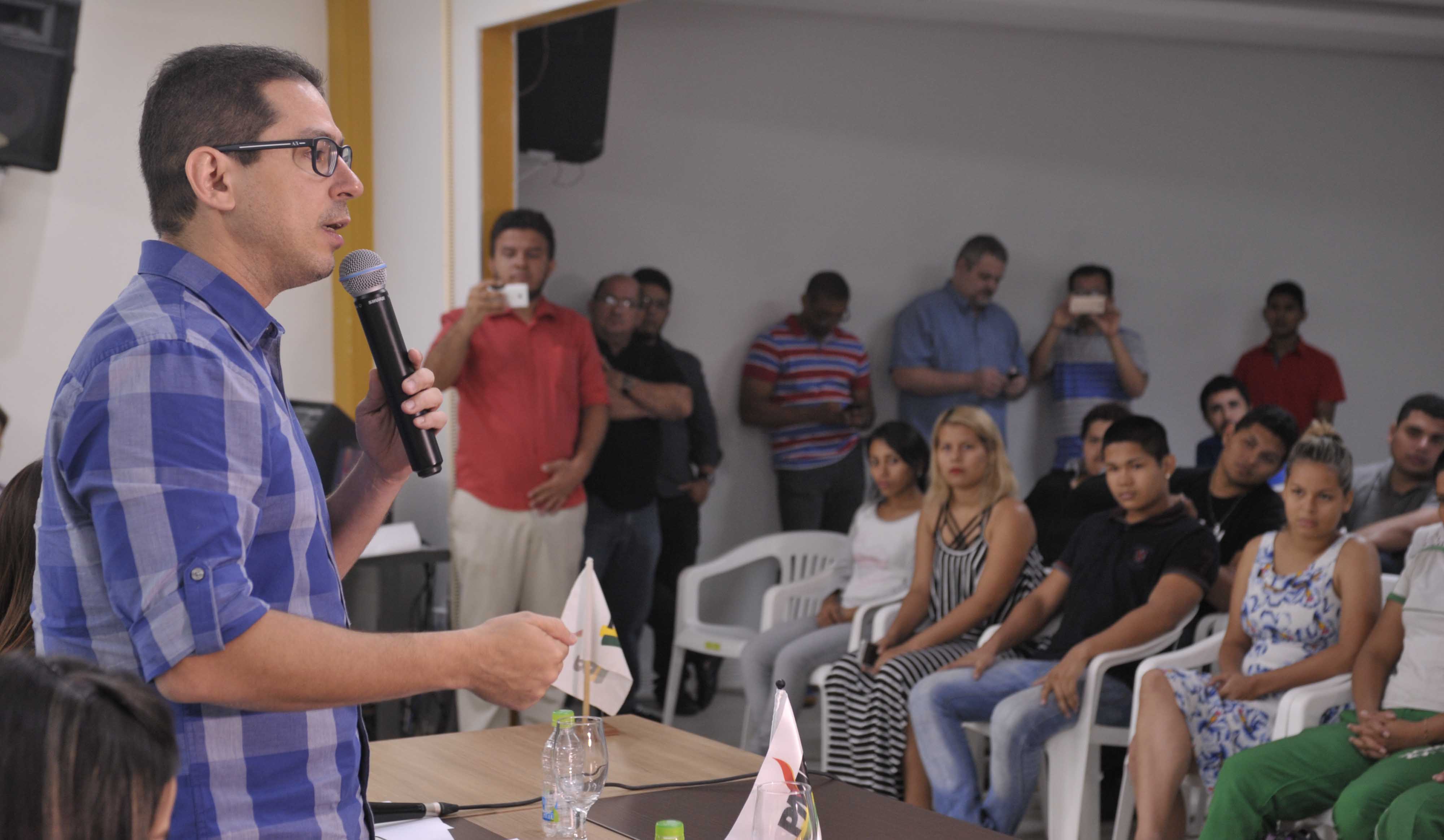 Marcelo Ramos se reúne com jovens líderes em Manaus