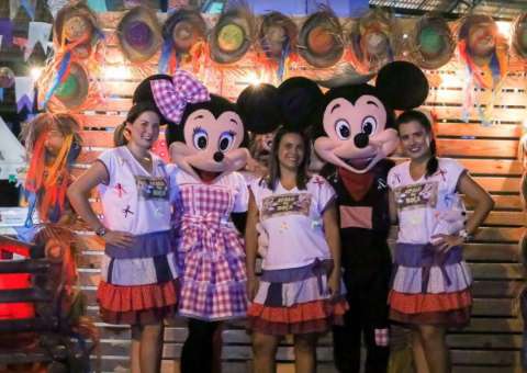 Shows de música, dança e humor animam o 'Arraiá no Park'