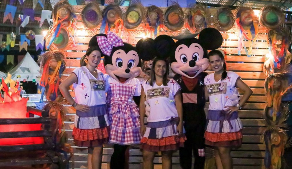 Shows de música, dança e humor animam o 'Arraiá no Park'