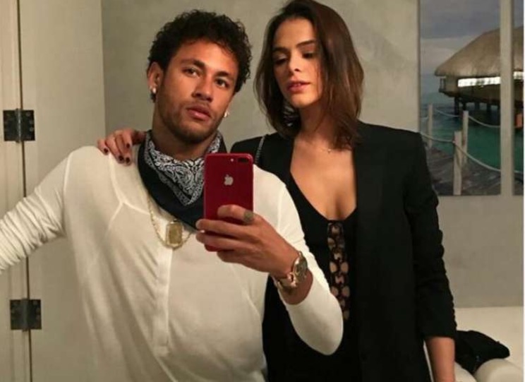 Bruna Marquezine e Neymar terminam namoro após viagem romântica