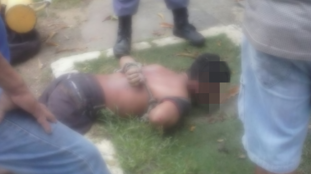 Com mãos amarradas, adolescente é espancado após roubar objetos de sepulturas em Manaus