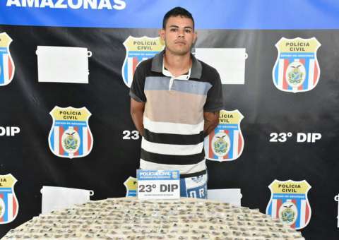Homem é preso em flagrante com drogas embaladas em 'pacotes' da FDN e CV
