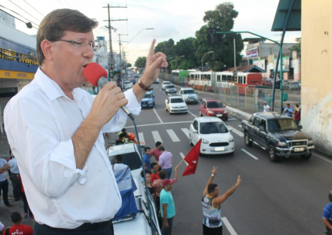 José Ricardo discursa sobre transparência na gestão e urgência na política de desenvolvimento