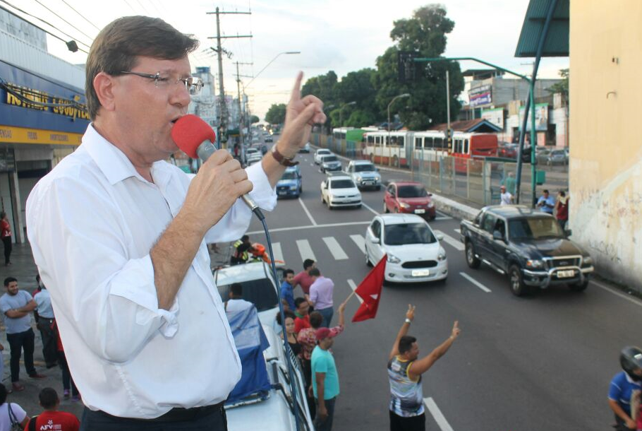 José Ricardo discursa sobre transparência na gestão e urgência na política de desenvolvimento