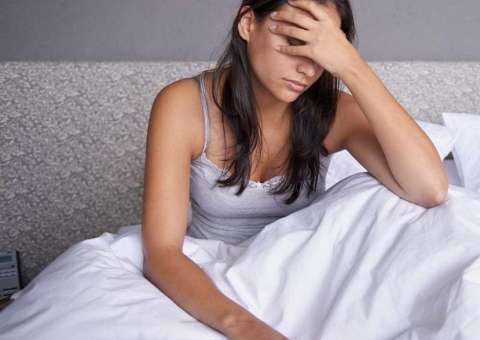 8 possíveis causas para acordar com dor de cabeça