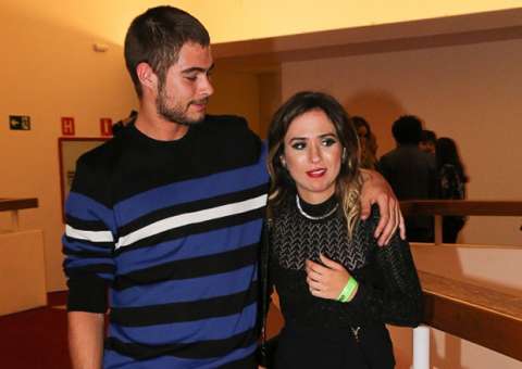 Assumidos, Tatá Werneck e Rafael Vitti aparecem pela 1ª vez juntos em evento