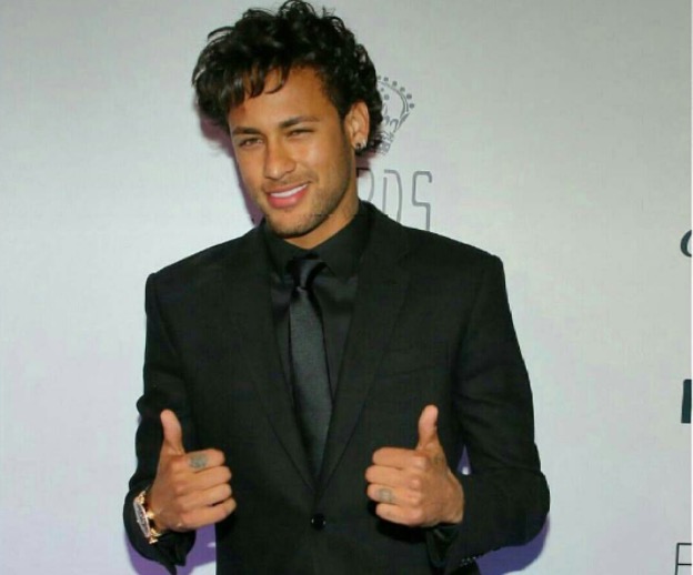 Neymar surge com visual exótico e vira piada na web. Veja memes