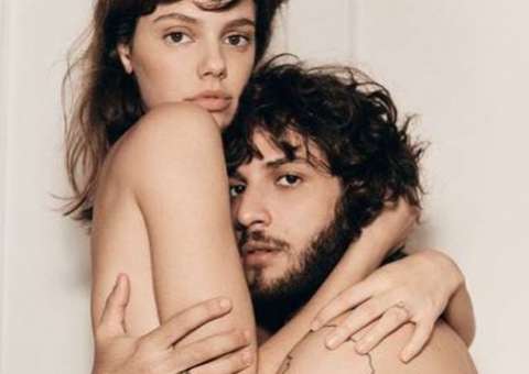 Chay Suede e Laura Neiva aparecem nus em momentos íntimos 