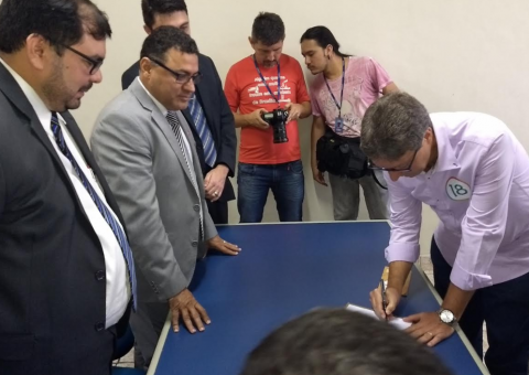 Luiz Castro e João Tayah assinam Compromisso contra o Caixa 2 durante campanha