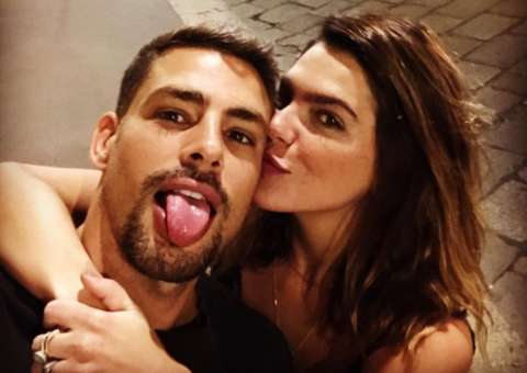  Mariana Goldfarb mostra corpo sarado durante férias românticas com Cauã na Itália