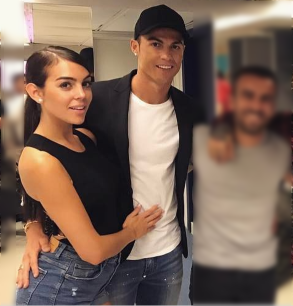Grávida de 4 meses, namorada de Cristiano Ronaldo revela sexo do bebê