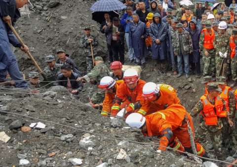 Deslizamento de terra na China deixa mais de 140 pessoas desaparecidas