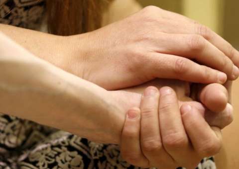 Menina de 11 anos fotografa o próprio estupro após mãe não acreditar nela