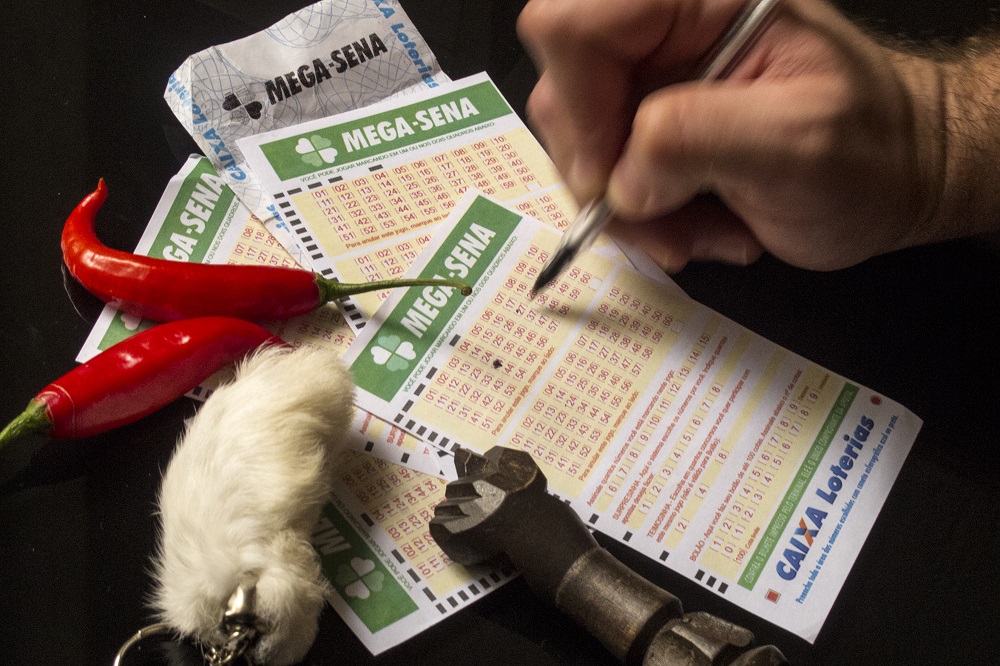 Mega-Sena: ninguém acerta e prêmio acumula em R$ 6 milhões