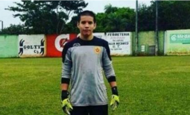 Goleiro de 16 anos morre após levar bolada no Paraguai