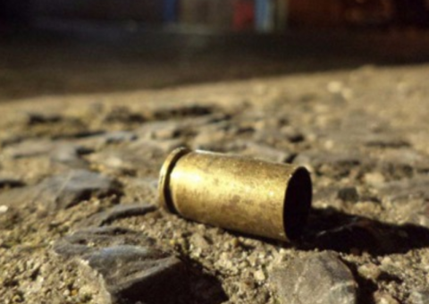 A caminho da igreja, jovem morre após ser atingida por bala perdida em Manaus