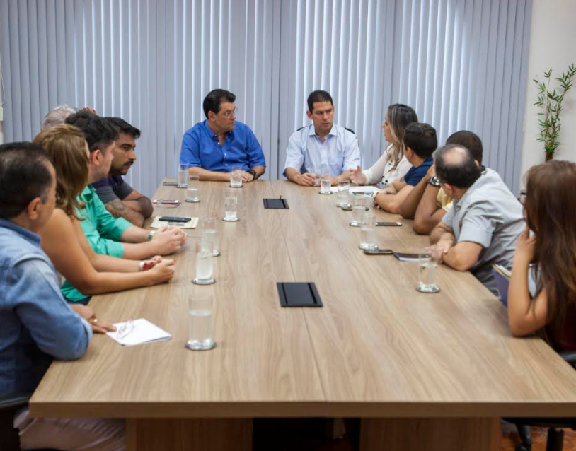 Eduardo Braga debate medidas emergenciais para área da saúde no AM